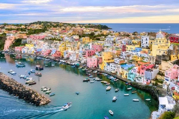 Procida con Cicerone e microtaxi