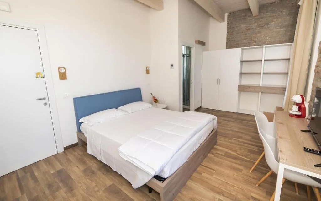Camera Hotel