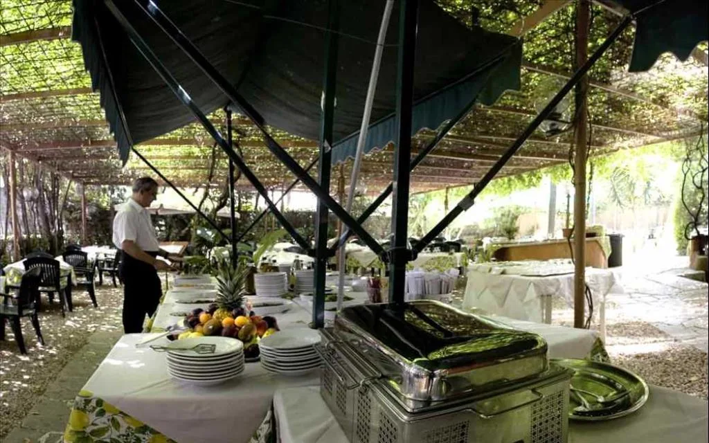 sala esterna colazione
