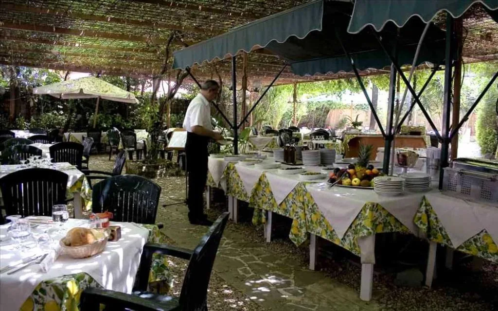 sala esterna colazione