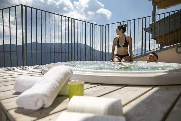 LUNA BIANCA WELLNESS & ROMANTIC
