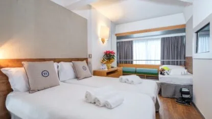 Camera familiare con letto matrimoniale e letto aggiuntivo