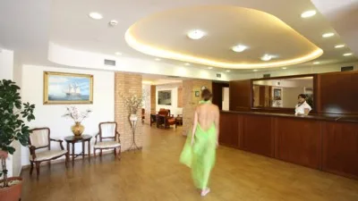 Hotel Triton