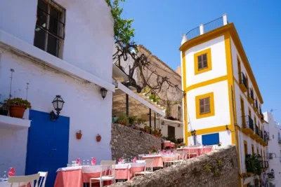 Camere e Appartamenti in Dalt Vila by Pepita