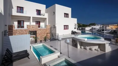 Mar n Mar Crown Hotel & Suites