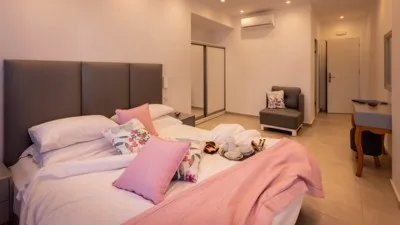 Mar n Mar Crown Hotel & Suites