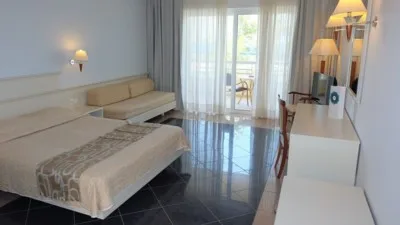 Hotel Kipriotis Maris Suites