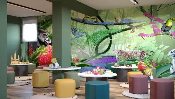 Sala giochi per bambini con murale della giungla e pouf colorati