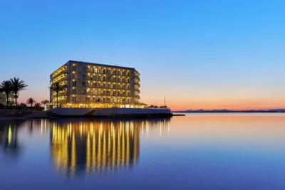 Universal Hotel Marques