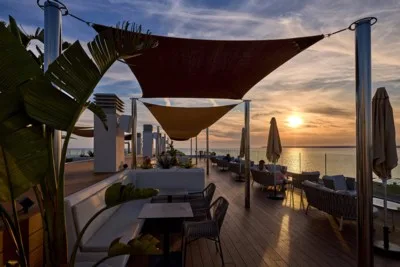 Universal Hotel Romantica