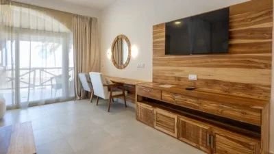 Royal Mandarin Hotel & Resort ***** (ex Coral Reef Beach)