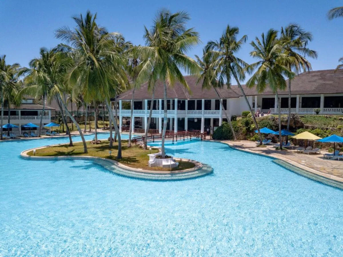 PrideInn Flamingo Beach Resort & Spa