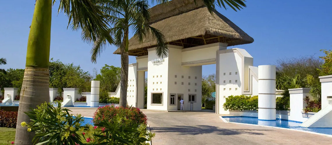 BlueBay Grand Esmeralda