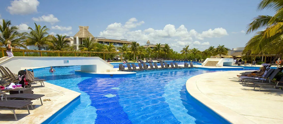 BlueBay Grand Esmeralda