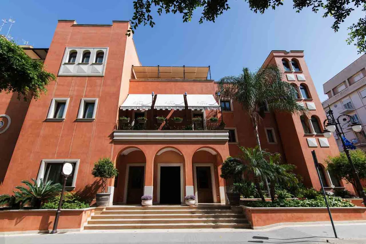 Artemis Hotel